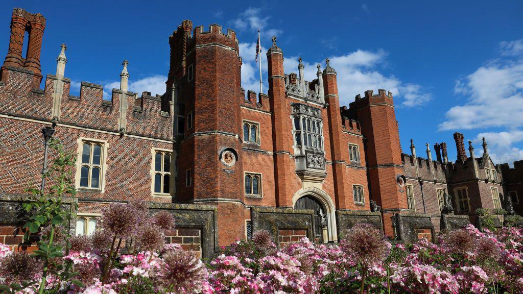 hampton court