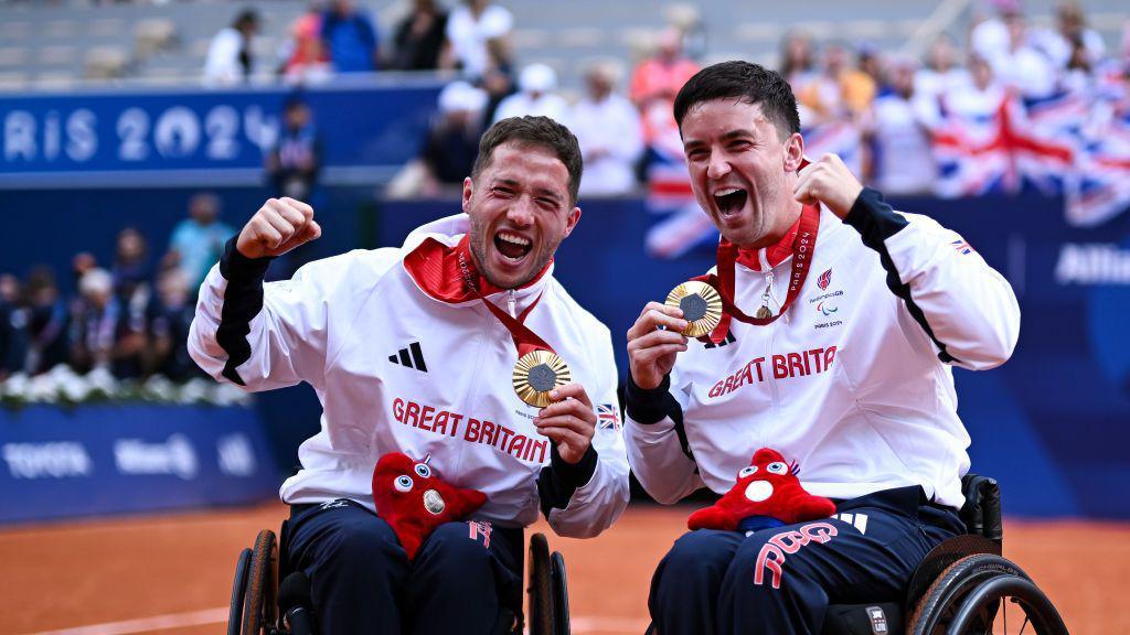 Hewett and Reid with their gold medals at Paris Paralympics.