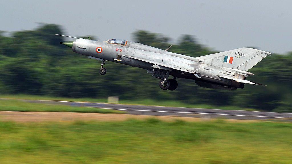 An Indian Air Force (IAF) MIG-21 takes off during a drill for Air Force Day celebrations in Kalikunda IAF airbase around 170 km west of Kolkata on September 29, 2011