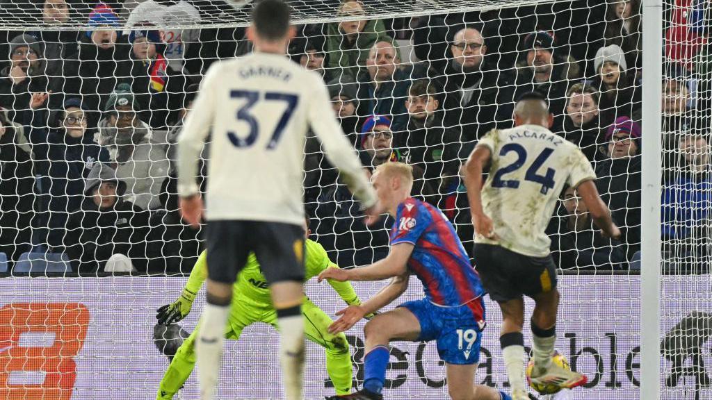 Carlos Alcaraz scores for Everton against Crystal Palace in the Premier League