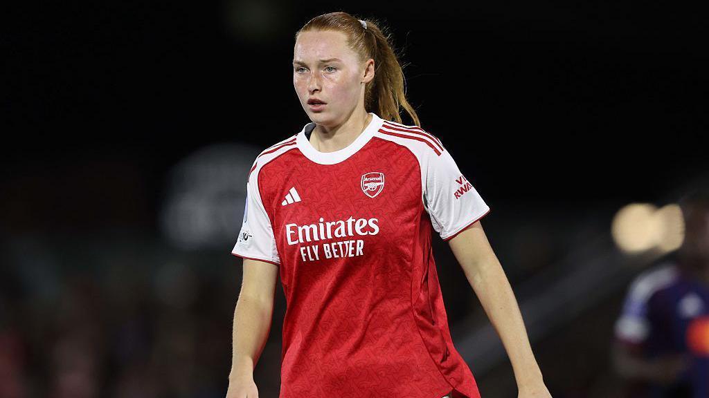 Katie Reid playing for Arsenal
