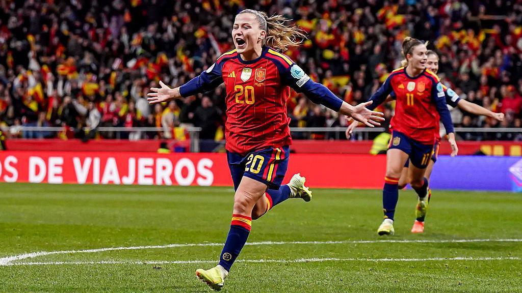 Claudia Pina celebrates scoring for Spain