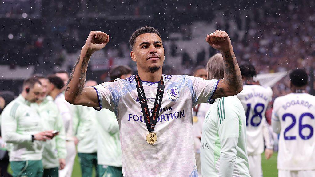 Morgan Rogers of Aston Villa celebrates Europa League victory