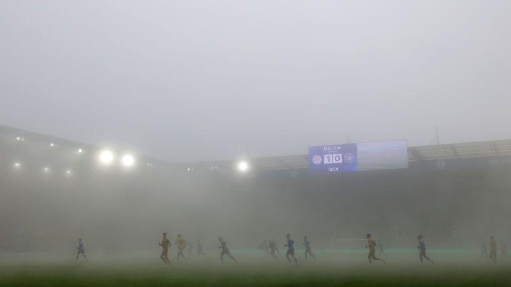 General shot of the game in thick fog