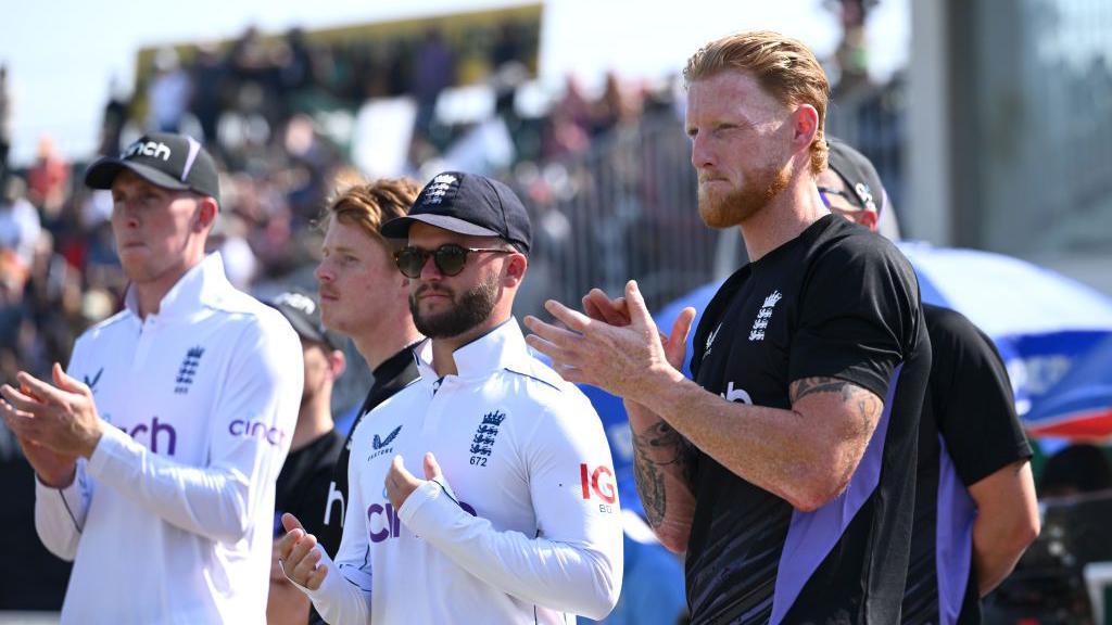 England players applaud Pakistan after being beaten in the third Test