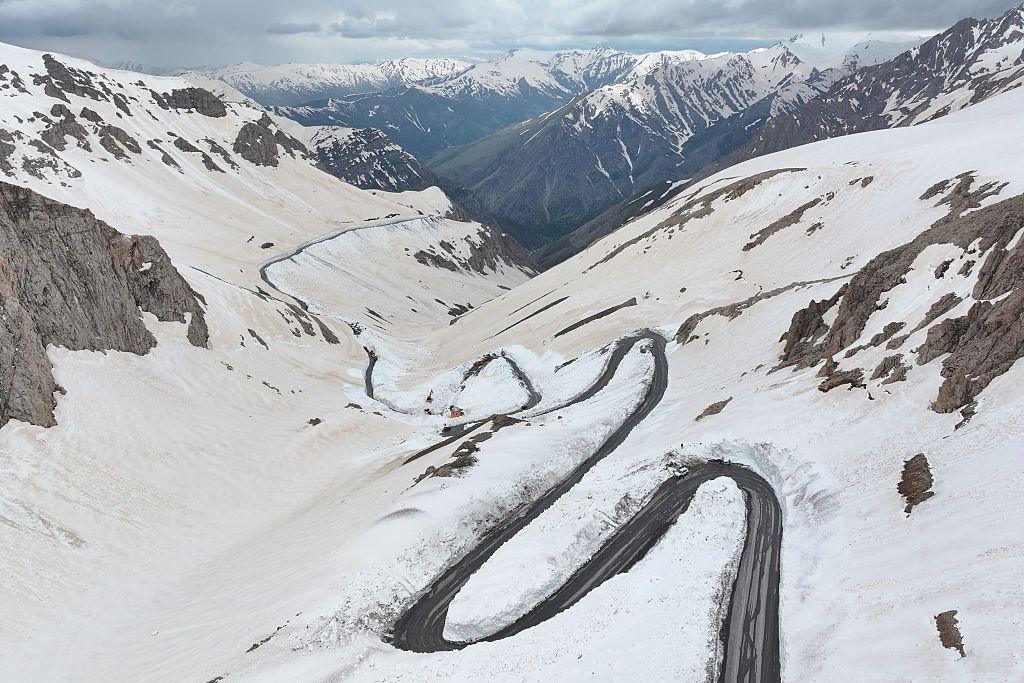 Aerial presumption    of a winding upland  roadworthy  cutting done  heavy  snowfall  connected  the Van-Bahçesaray road  successful  Van, eastbound   Turkey, wherever  snowplow crews and vehicles enactment    on  crisp  bends amid steep, snow-covered slopes and rugged peaks nether  a cloudy sky.