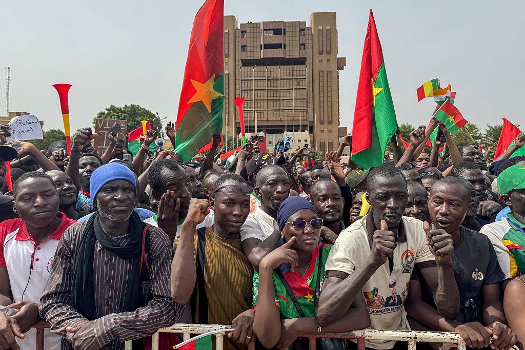 Hundreds of people gather at Place de la Nation Ouagadougou waving flags and showing their support for Capt Ibrahim Traoré.