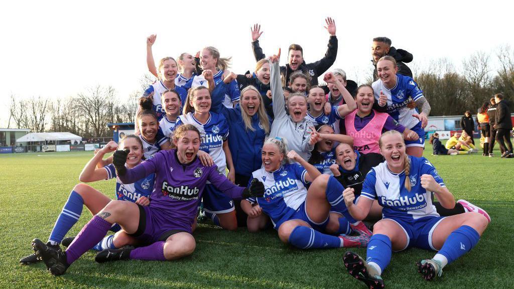 Bristol Rovers WFC players celebrate after beating Oxford United Women in the FA Cup third round