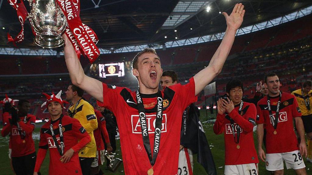 Darren Fletcher lifts the Carling Cup in 2010