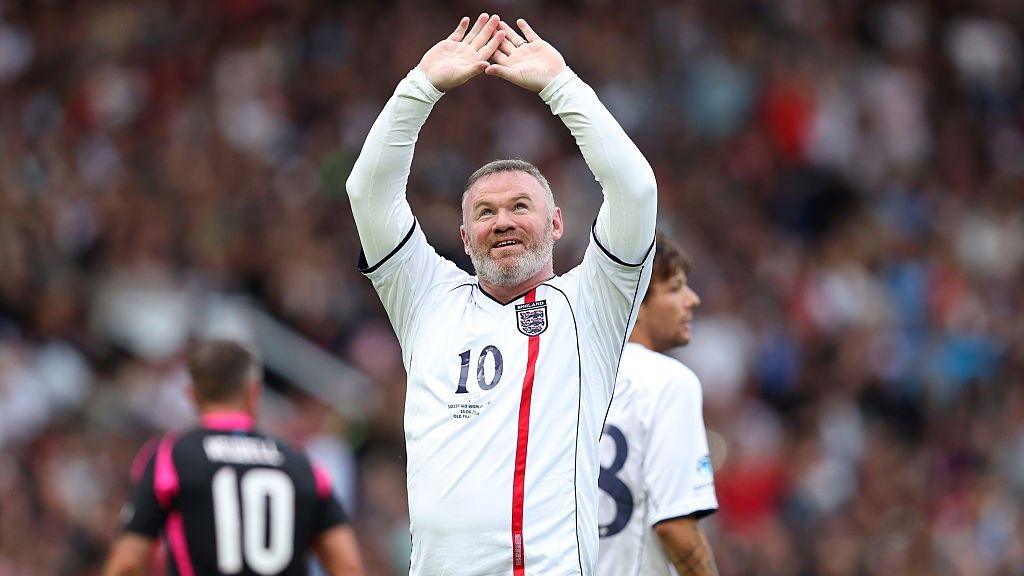 Wayne Rooney looks up to the sky