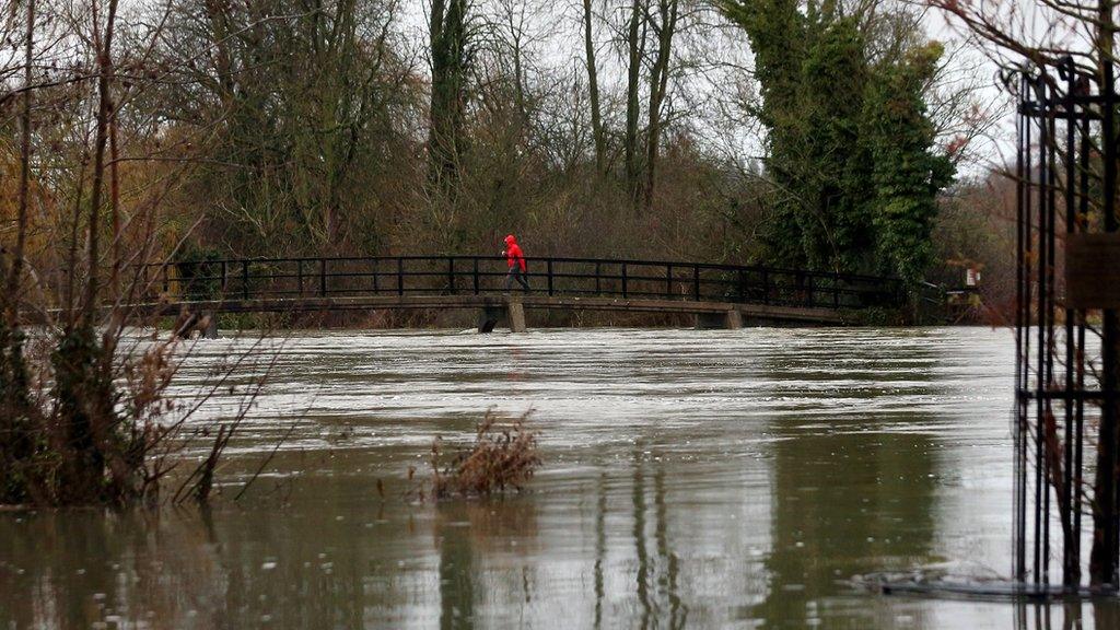 Sonning Bridge flooding