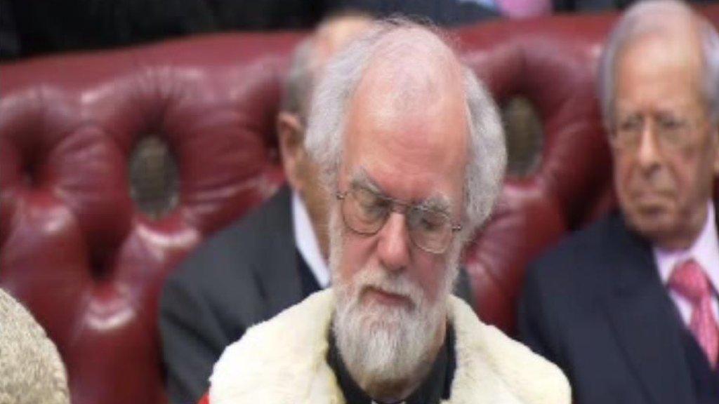 Cafodd Dr Rowan Williams ei dderbyn i Dŷ'r Arglwyddi ddydd Mawrth