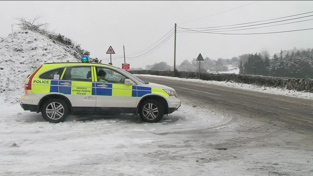 Snow on the A482 at Lampeter