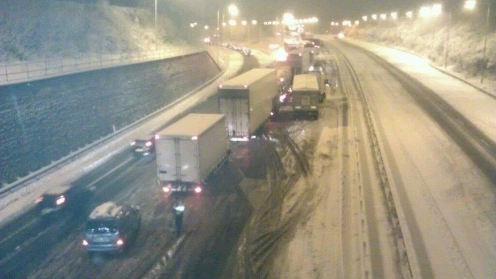 Cars stranded on M6