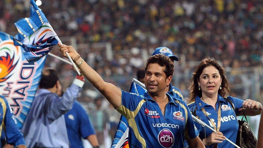 Sachin Tendulkar with wife celebrates his team Mumbai Indians' victory in IPL 6 in Calcutta on Sunday