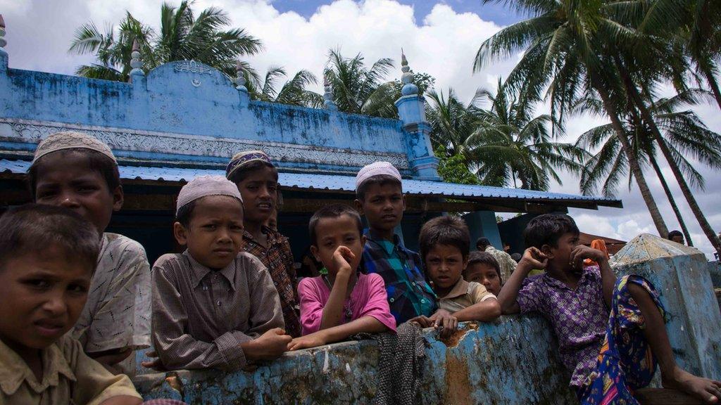 Rohingya children gather outside a mosque at Ah Nauk Pyin