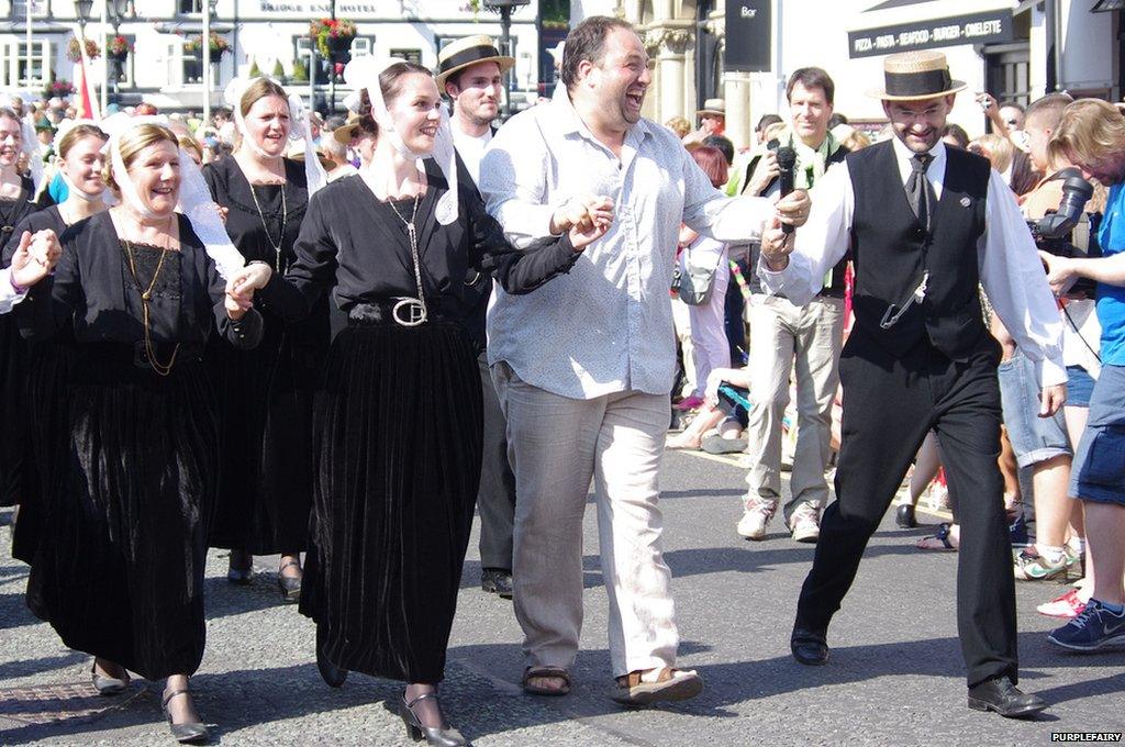 Welsh tenor Wynne Evans with competitors