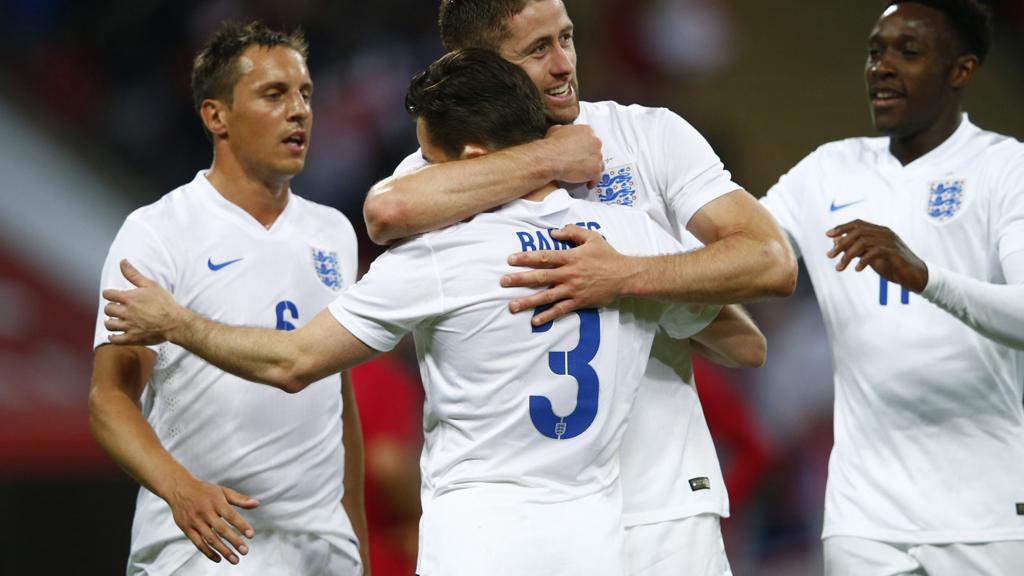 Gary Cahill celebrates his second goal with Phil Jagielka, Danny Welbeck and Leighton Baines