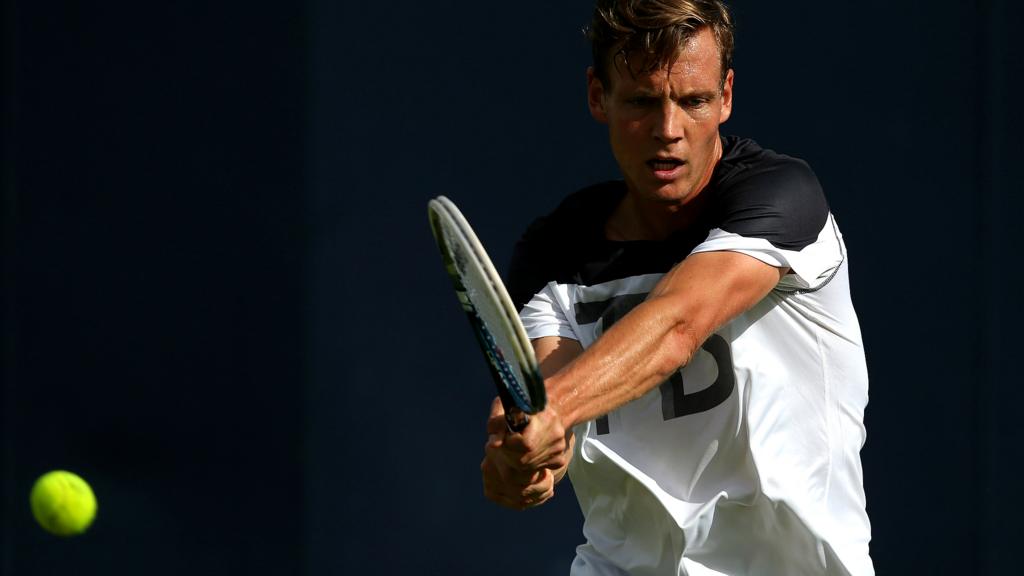 Tomas Berdych takes on James Duckworth