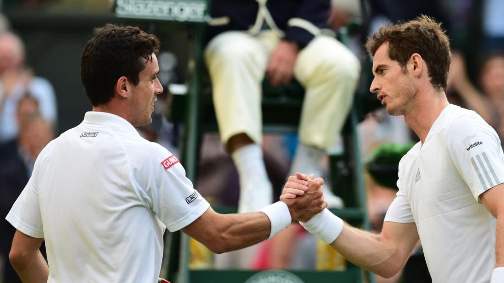 Britain"s Andy Murray shakes hands with Spain"s Roberto Bautista Agut