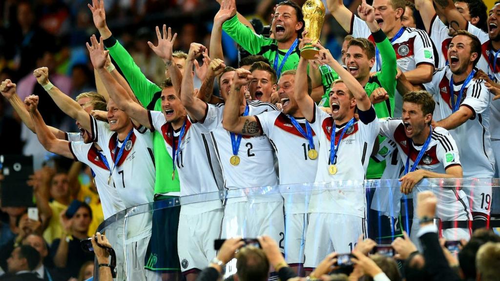 German captain Philip Lahm lifts the World Cup