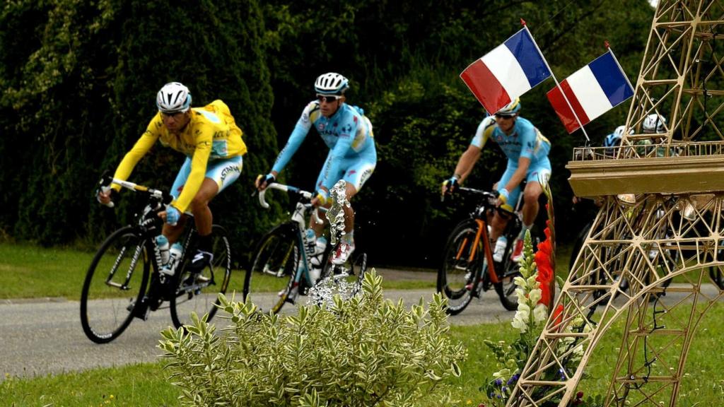 Vincenzo Nibali rides past a model of the Eiffel Tower