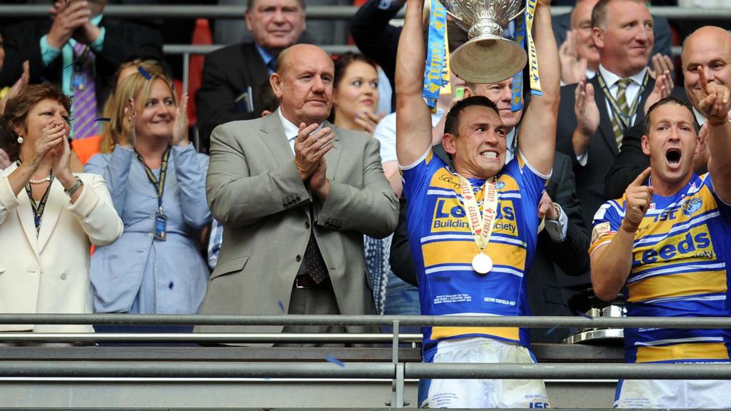 Kevin Sinfield lifts the Tetley's Challenge Cup after his team won the Final