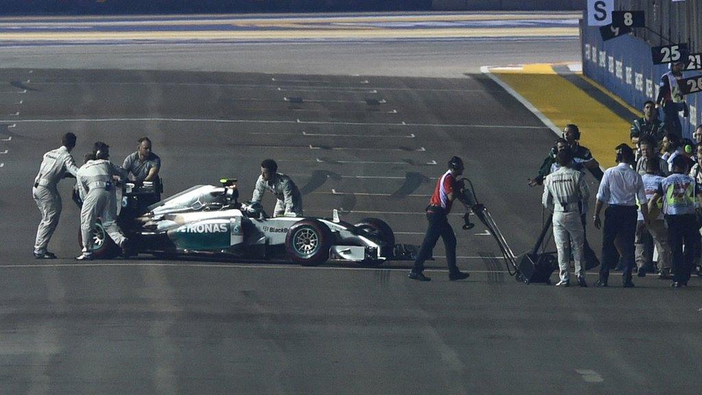 Nico Rosberg is pushed off the starting grid at the Singapore Grand Prix