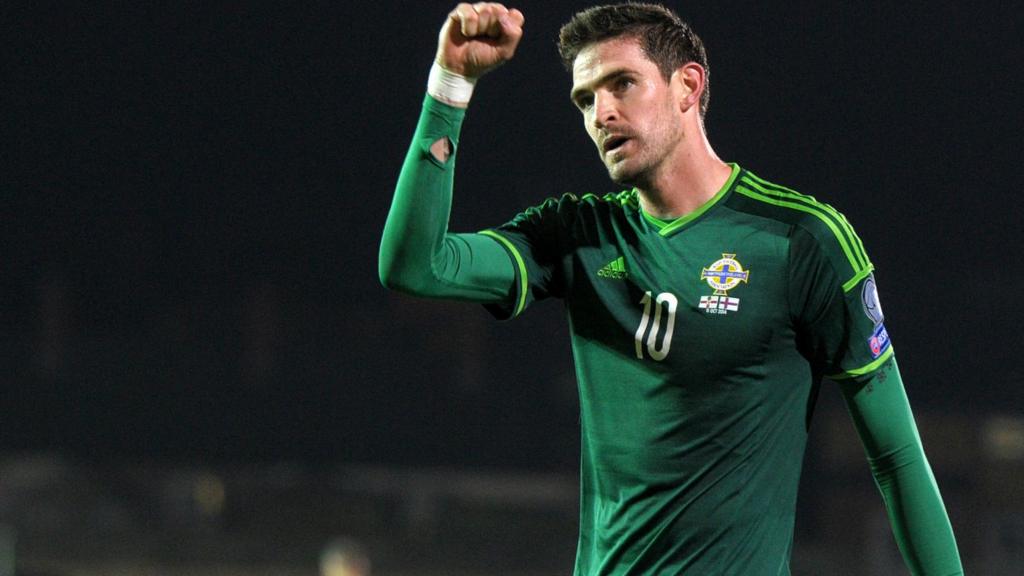 Kyle Lafferty celebrates