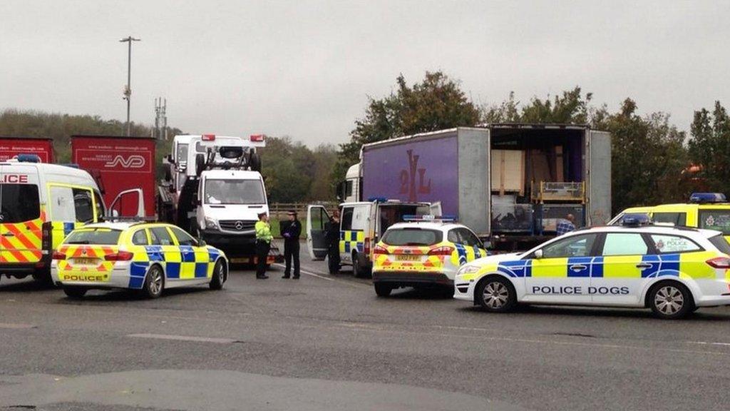 Lorry at Clacket Lane services