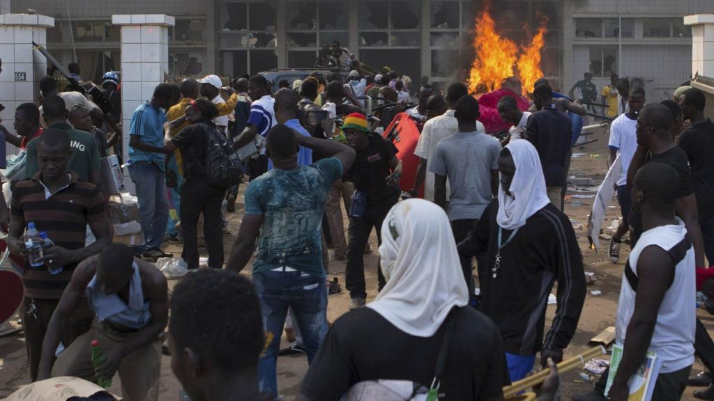 Anti-government protesters set fire to the parliament building in Ouagadougou, capital of Burkina Faso, 30 October 2014