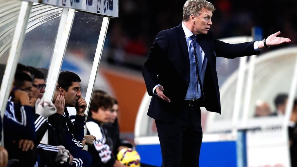 David Moyes instructs from the touchline