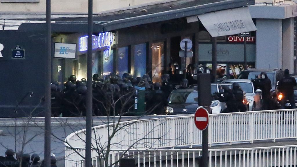 Security forces storm Paris supermarket