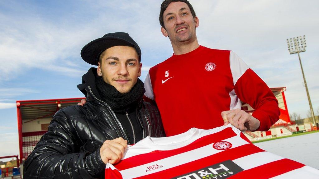 Nico Sumsky and Accies manager Martin Canning