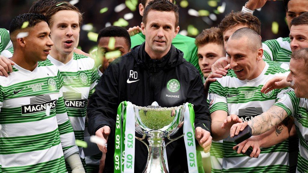 Ronny Deila lifts the cup with the Celtic team