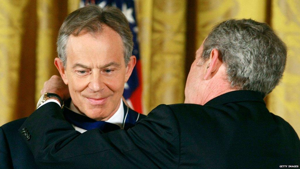 President George W. Bush presents former British Prime Minister Tony Blair with the Medal of Freedom during a ceremony at the White House January 13, 2009 in Washington DC.