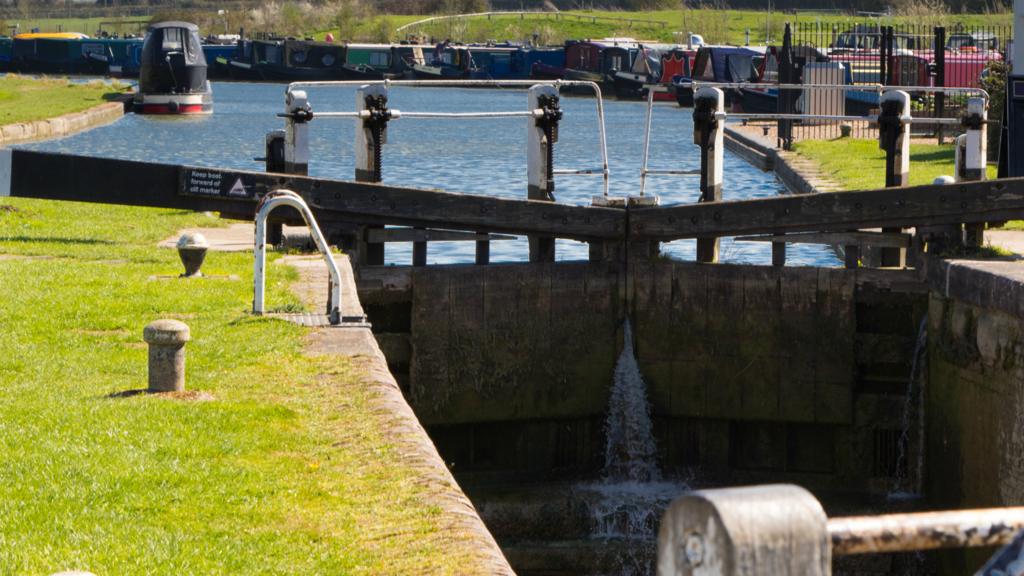 Grove Lock in Bedfordshire