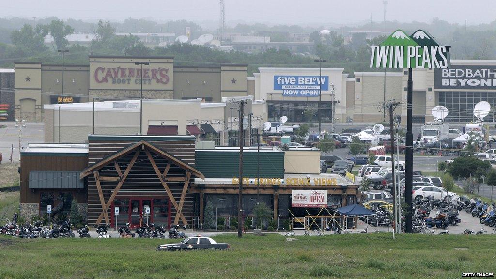 Twin Peaks restaurant with motorcycles in the parking lot