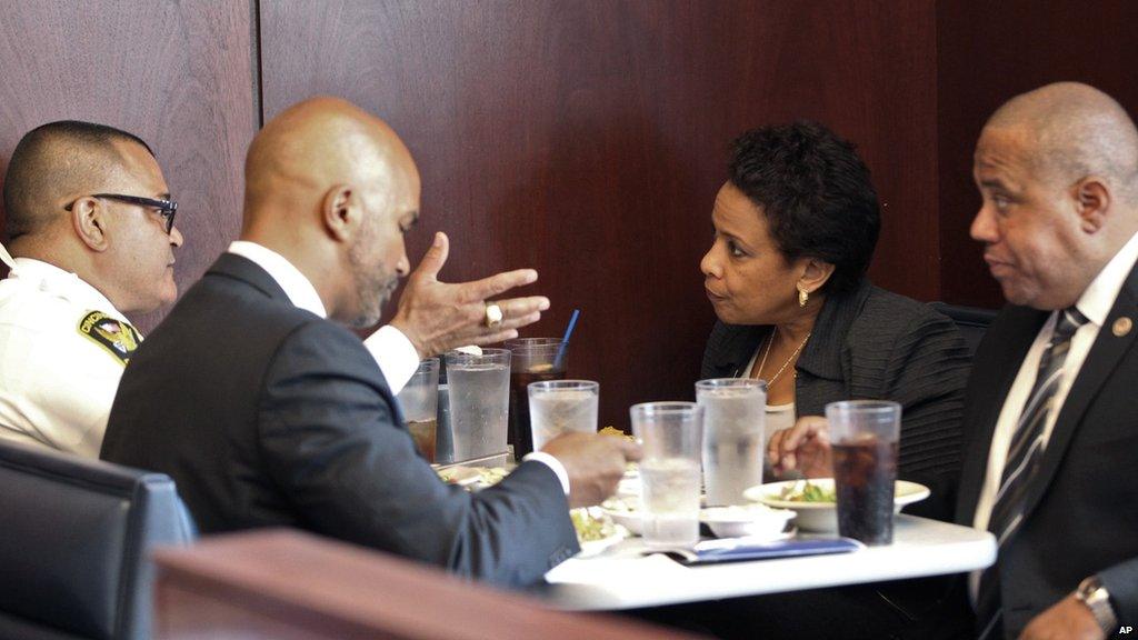 Cincinnati Chief of Police Jeffrey Blackwell, US Attorney for the Southern District of Ohio Carter M. Stewart, U.S. Attorney General Loretta Lynch and Director of Community Oriented Policing Services Ron Davis, eat lunch in downtown Cincinnati, 19 may 2015