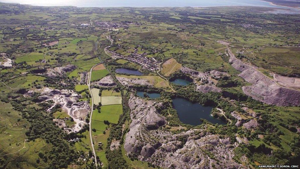 Llun o'r awyr o dirwedd Nantlle