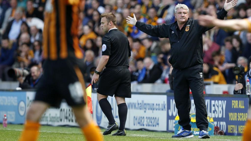 Steve Bruce reacts