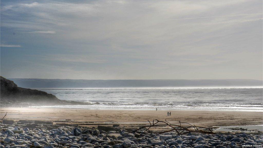 Cafodd Bae Dwnrhefn, Southerndown ei ddynodi fel rhan o Arfordir Treftadaeth Morgannwg yn 1972 // Dunraven Beach, Southerndown was identified as part of the Glamorgan Heritage Coast in 1972