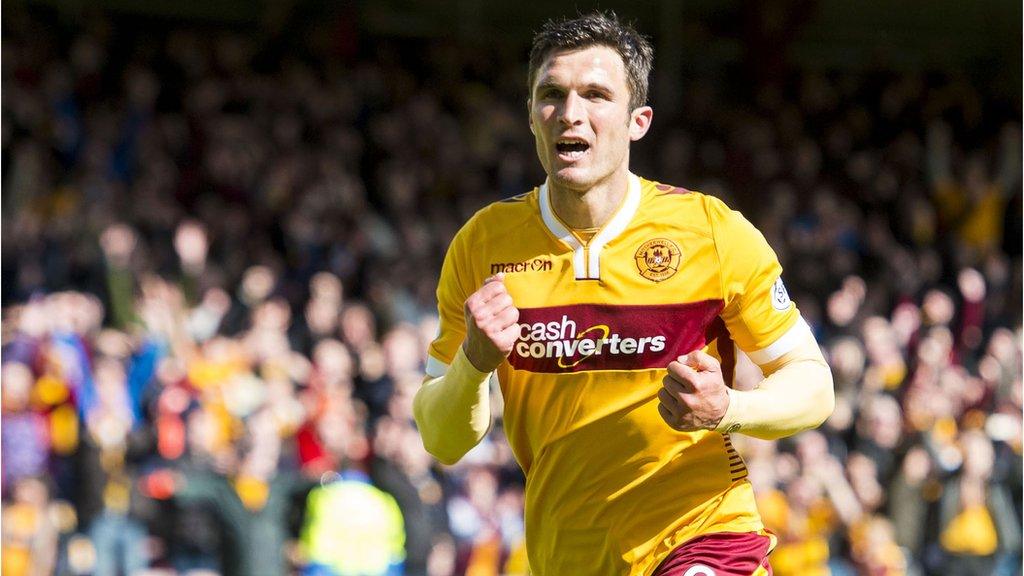 John Sutton in action for Motherwell