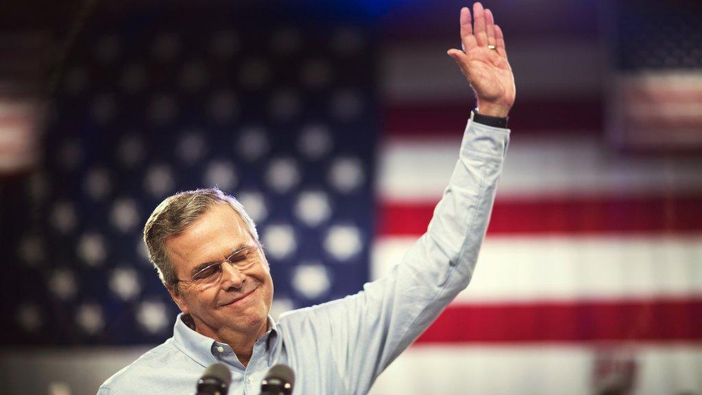 Jeb Bush waving to the crowd