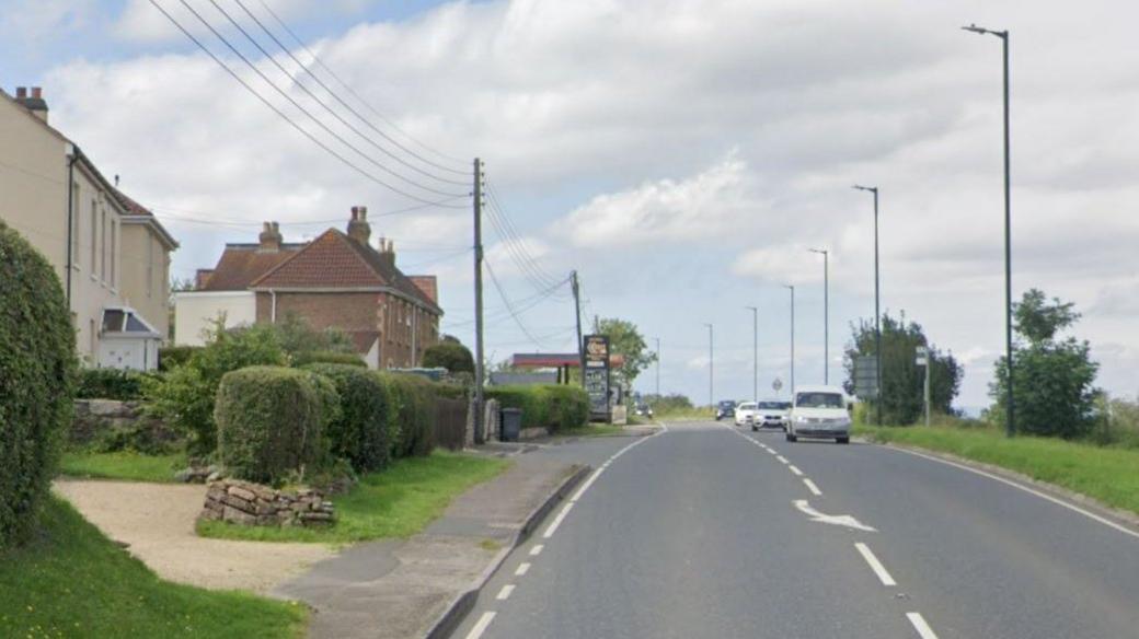 Google Maps screenshot of vehicles travelling down Martcombe Road