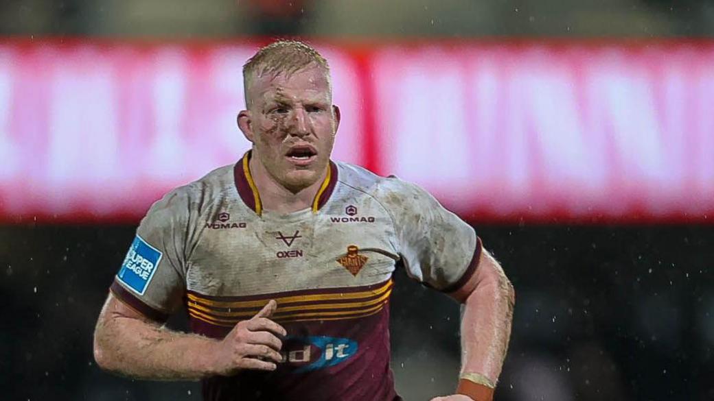 Matty English in action for Huddersfield Giants