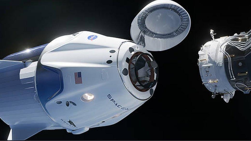 Mock-up-of-capsule-docking-with-Iss.