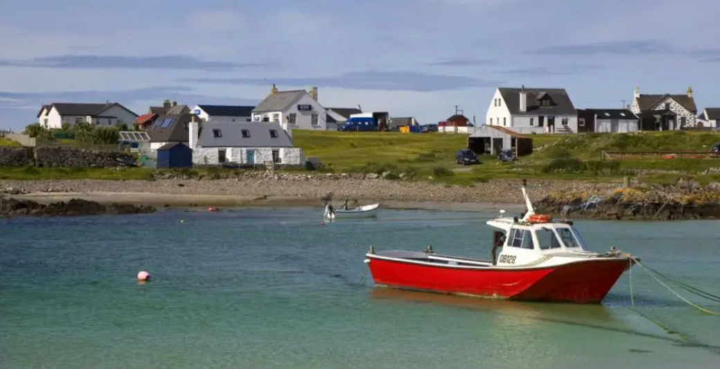 Boat infront of Tiree
