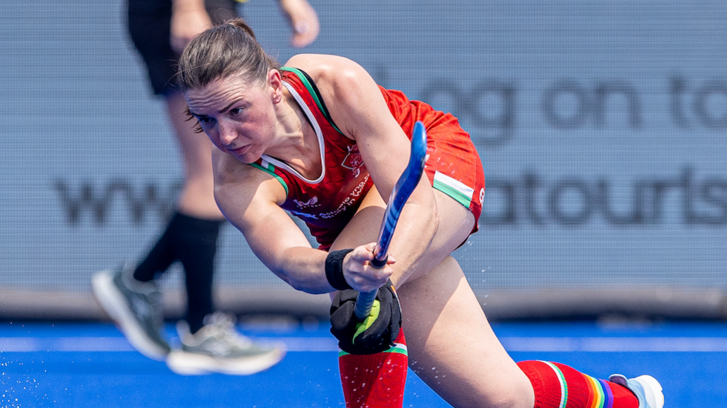 Beth Bingham plays a pass