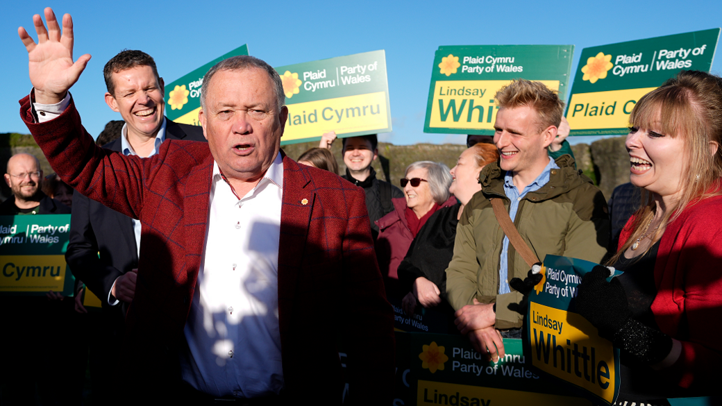Lindsay Whittle with his hand raised victoriously